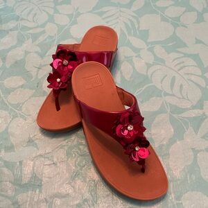 Fitflop LULU WILD FLOWERS Women's BURGUNDY Floral Thong Sandals